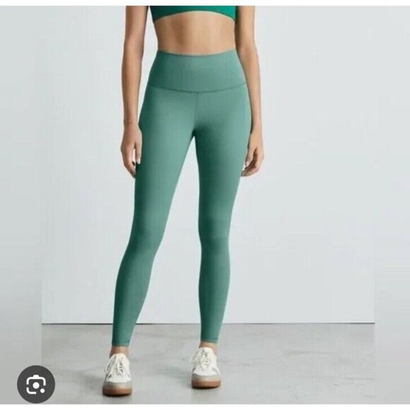 NWT Everlane Perform Ankle length legging Women's Small Soft Green Medium - Picture 1 of 12